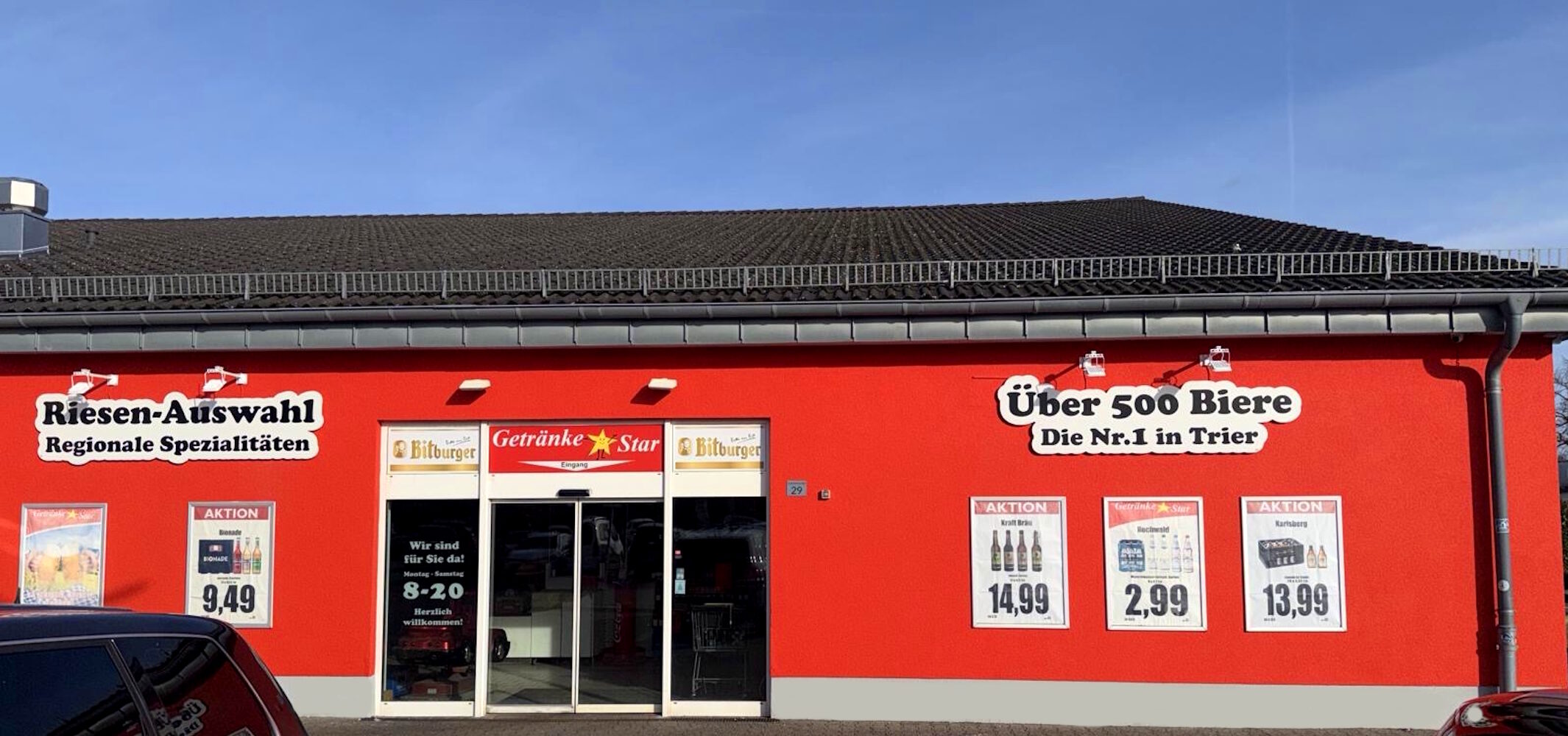 Außenansicht des Getränkefachmarkts Getränke Star in Trier-Euren mit Eingang und Werbung für über 500 Biersorten