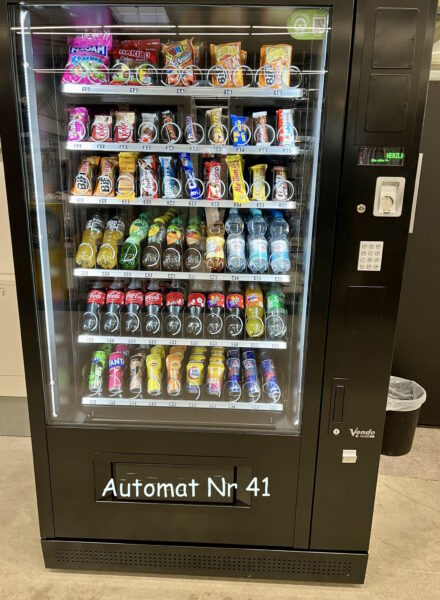 Automat mit Snacks und Getränken im Getränke Star Markt in Trier