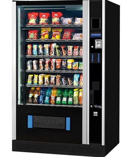 Automat mit Snacks, Süßwaren und Getränken